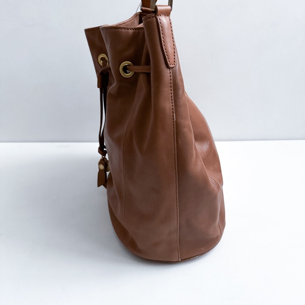 T Tahari Tan Leather Drawstring Hobo Bucket Bag With Dust Bag - Picture 7 of 10